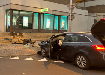 Mit Gebäude kollidiert