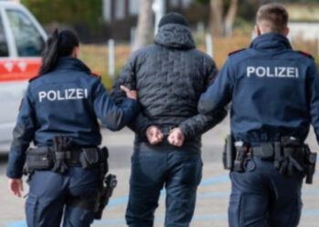 Einsatzkräfte angespuckt und bedroht