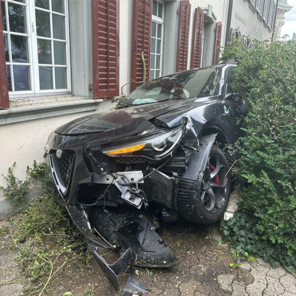 Am Auto entstand Totalschaden. (Bild: Kantonspolizei Thurgau)