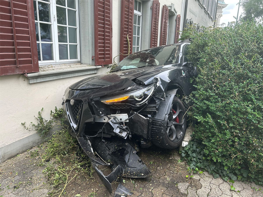 Am Auto entstand Totalschaden. (Bild: Kantonspolizei Thurgau)